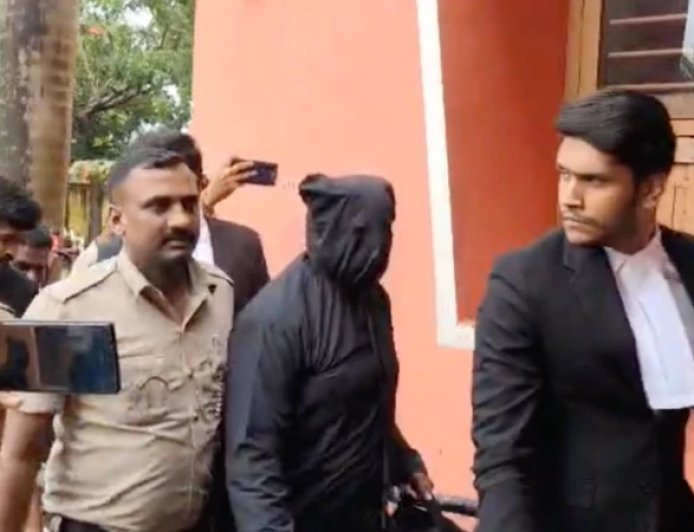 'ఆ పుర్రె మహిళది కాదు, పురుషుడిది': ధర్మస్థల కేసులో ట్విస్ట్, ఫిర్యాదు చేసిన వ్యక్తి అరెస్ట్...!