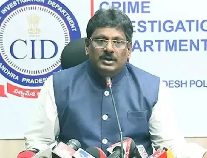 కోర్టులో లొంగిపోయిన సీఐడీ మాజీ డీజీ సంజయ్, ఈయనపై ఉన్న కేసులు ..!