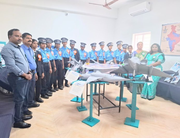 మాంటిస్సోరి విద్యా సంస్థల స్వర్ణోత్సవాల్లో భాగంగా 'పంచతత్త్వ' పేరుతో  భారీ సైన్స్ ఎక్స్‌పో