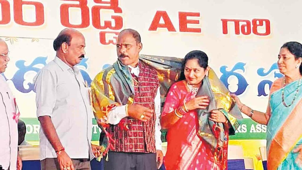 అంకితభావమే ఉద్యోగికి కీలకం