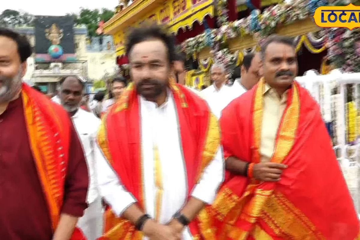 అఖిలాండకోటి బ్రహ్మాండ నాయకుడి పాదాల చెంత వీఐపీల సందడి