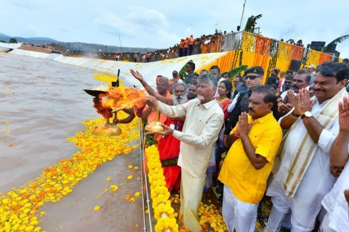 Veligonda Project: శ్రీశైలం నుంచి మార్కాపురానికి కృష్ణమ్మ.. వెలిగొండతో కొత్త చరిత్రకు శ్రీకారం