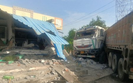 Karimnagar | ఇంట్లోకి దూసుకెళ్లిన లారీ.. డీజిల్ ట్యాంక్ పేలి మంటలు