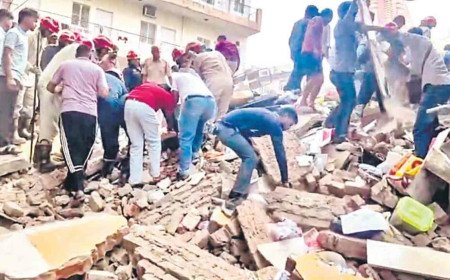 ఢిల్లీలో కుప్పకూలిన పీజీ హాస్టల్‌ భవనం