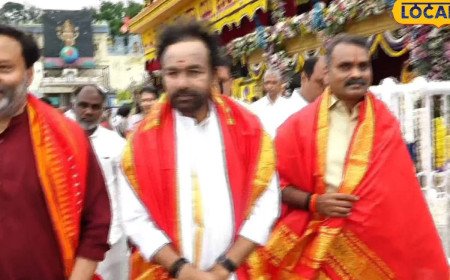 అఖిలాండకోటి బ్రహ్మాండ నాయకుడి పాదాల చెంత వీఐపీల సందడి