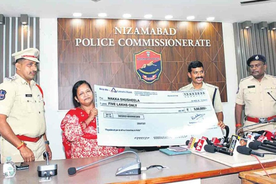 మావోయిస్టు సుశీలారాణి లొంగుబాటు