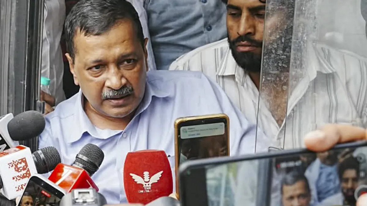 తిరంగాతో ఇబ్బంది ఉంటే పాకిస్తాన్ వెళ్లిపోండి :  కేజ్రీవాల్ ఫైర్!