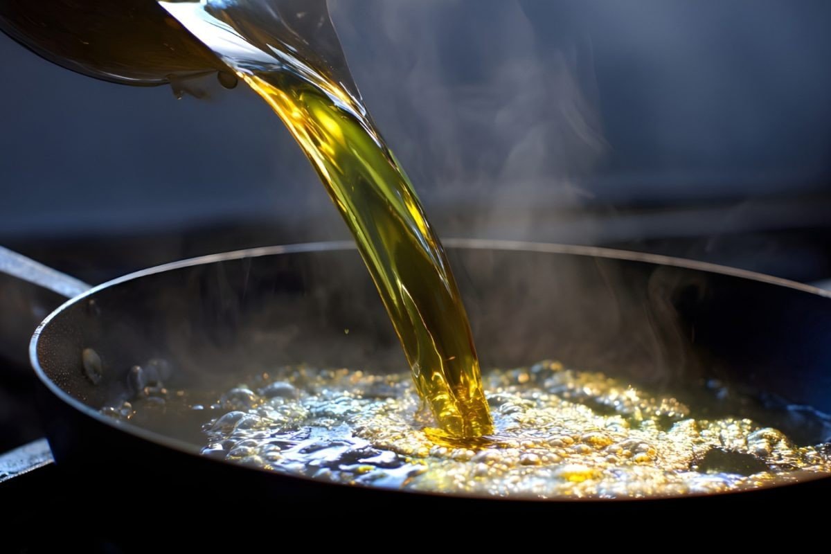 Healthy Cooking Oil: వంట నూనెతో ఈ 5 తప్పులు చేస్తున్నారా? మీ ఆరోగ్యానికి మీరే హాని చేసుకుంటున్నట్లే..!