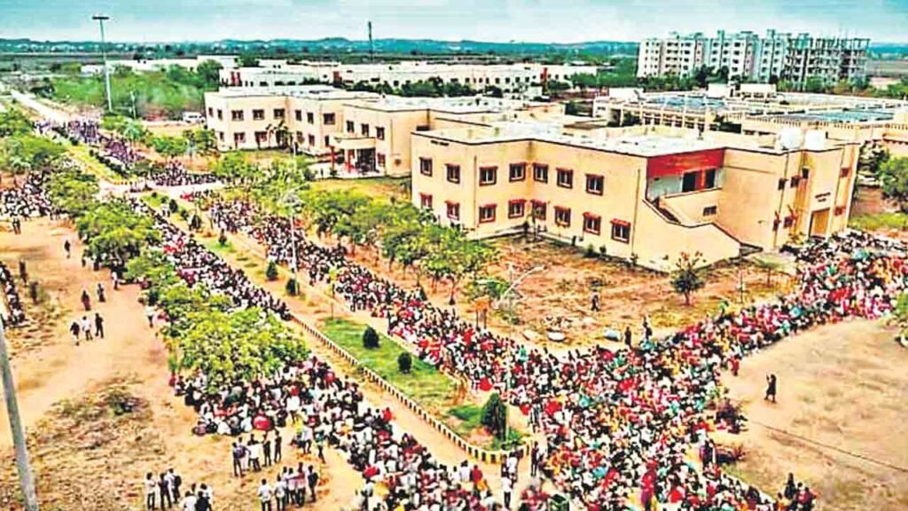 Basar IIIT | బాసర ట్రిపుల్‌ ఐటీకి నీటి కరువు.. నీటి సమస్యతో తరగతులు బంద్‌