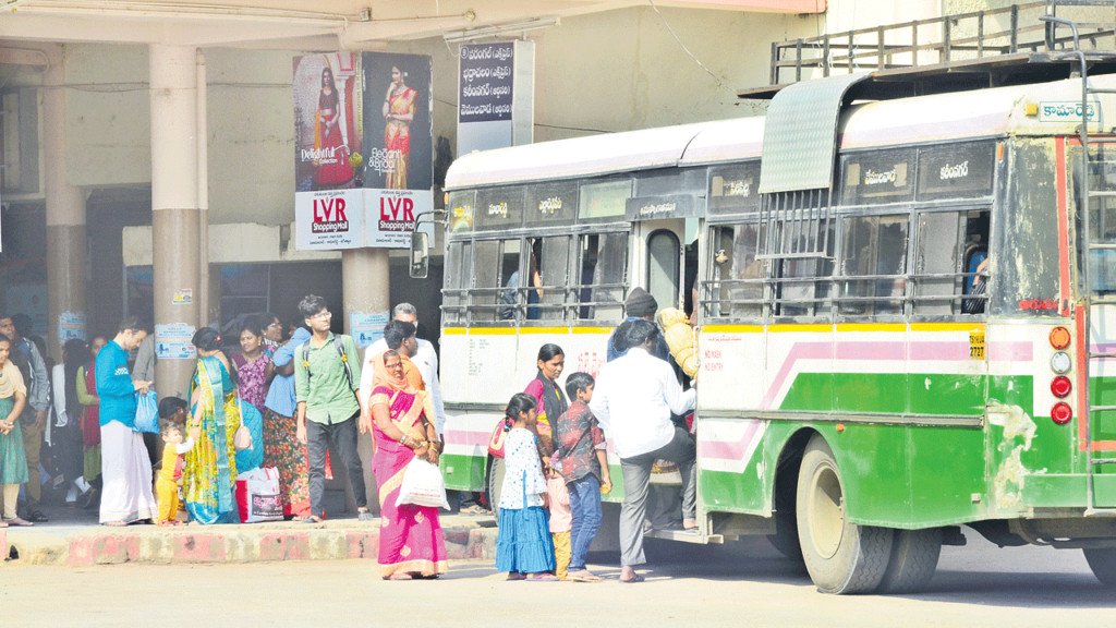 TGSRTC | 30 మంది ఉంటే నేరుగా ఇంటికే బస్సు.. దసరాకు విద్యార్థుల కోసం ప్రత్యేక ఆర్టీసీ బస్సులు!