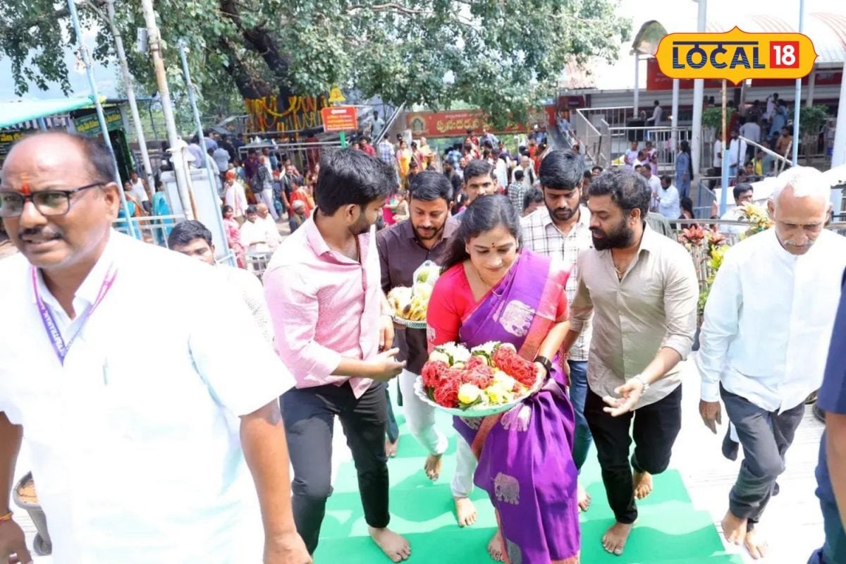అన్నవరం సత్యదేవుని దర్శనానికి హోం మంత్రి అనిత.. ఆమెను చూసేందుకు భక్తులు ఎగబడ్డారు..!