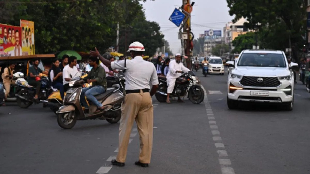 Vijayawada Traffic: విజయవాడలో రేపు ట్రాఫిక్ మళ్లింపులు- ఏయే రూట్లలో, ఎలా..!