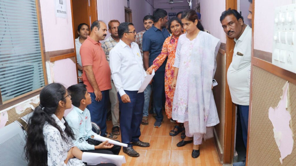 Medical Services | వైద్య సేవలు, నిర్వహణ మెరుగ్గా ఉండాలి : కలెక్టర్‌ చాహత్‌బాజ్‌పాయ్‌