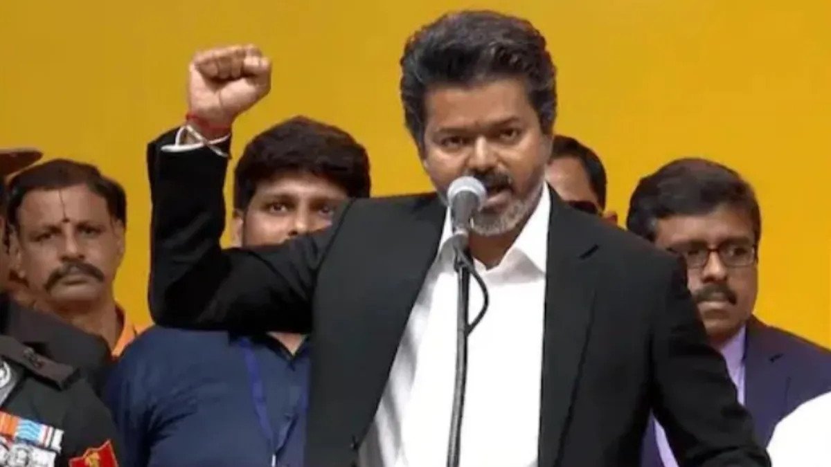 విజయ్ పార్టీని నడుపుతోంది ఆ ఇద్దరు మంత్రులే..! ఏకంగా 99 శాతం విరాళాలు..!