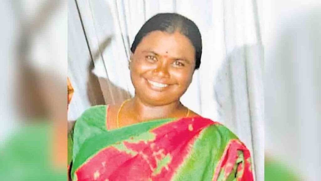 రాత్రి కరెంట్‌కు మహిళా రైతు బలి