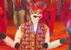 మహిళలతో దాండియా ఆడిన రోబో.. పండుగల్లోనూ రోబోల జోరు!
