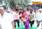 అన్నవరం సత్యదేవుని దర్శనానికి హోం మంత్రి అనిత.. ఆమెను చూసేందుకు భక్తులు ఎగబడ్డారు..!