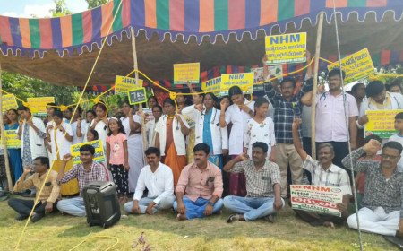 NHM Employees | ఉరి తాళ్లతో ఎన్‌హెచ్‌ఎం ఉద్యోగుల నిరసన