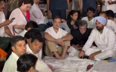 ధర్నా కొనసాగిస్తున్న రాహుల్, ప్రియాంక..! స్పందించిన ఈసీ వర్గాలు..!