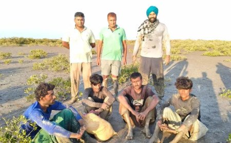 భారత్ లోకి ప్రవేశించిన పాకిస్థానీ జాలర్లు.. BSF జవాన్లు ఏం చేశారంటే..?