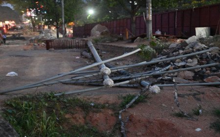 KBR Park | ఎక్కడి స్తంభాలు అక్కడే.. పనులు ఆగిన కేబీఆర్‌ పార్క్‌ వద్ద అధ్వాన స్థితి!