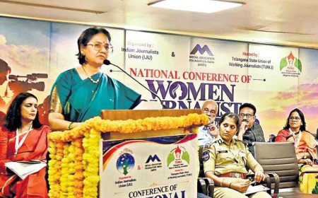 ప్రభుత్వాన్ని ప్రశ్నించడం జర్నలిస్టుల హక్కు