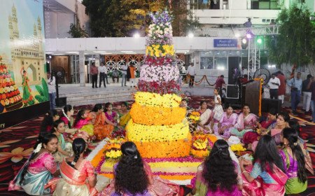హస్తినలో పరిమళించిన తెలంగాణ పూల పండుగ.. తెలంగాణ భవన్‌లో ఘనంగా బతుకమ్మ వేడుకలు