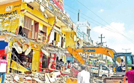 Buldozer Demolition | సీఎం ఇలాకాలో బుల్డోజర్ల మోత.. మరోసారి ఇండ్లపైకి దూసుకొచ్చిన జేసీబీలు