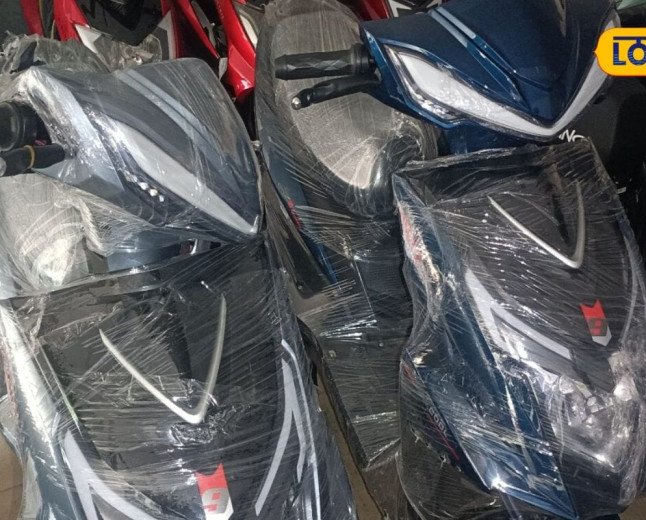 Electric Scooters: రూ.3 వేలు కట్టి అదిరే ఎలక్ట్రిక్ స్కూటర్ ఇంటికి తీసుకెళ్లండి.. నెలకు రూ.1,100 కడితే చాలు!