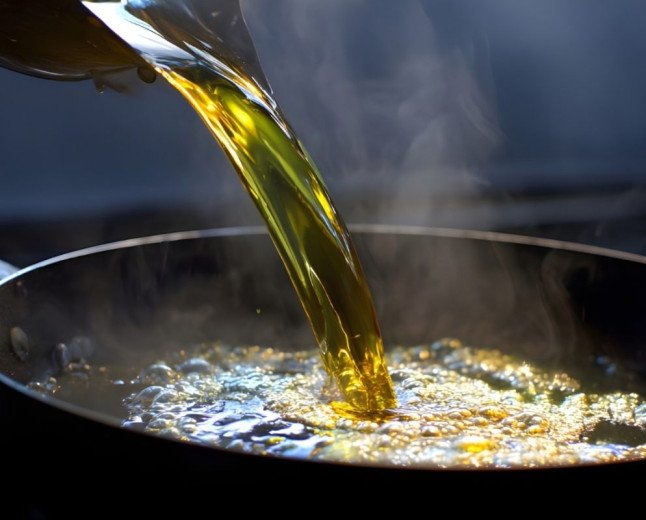 Healthy Cooking Oil: వంట నూనెతో ఈ 5 తప్పులు చేస్తున్నారా? మీ ఆరోగ్యానికి మీరే హాని చేసుకుంటున్నట్లే..!
